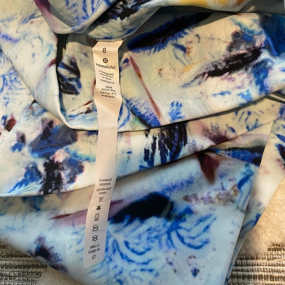 Lululemon Like New Size 8 leggings. Check out all my Lulu! - Picture 2 of 2